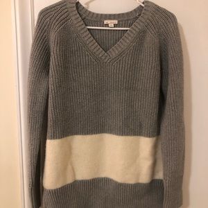 Gap size medium v neck sweater